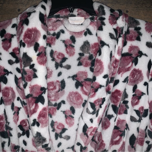 Women’s L DAYDREAM by BERKSHIRE HOME Gorgeous Fuzzy Fleece Wrap Robe Roses EXC - Picture 2 of 15